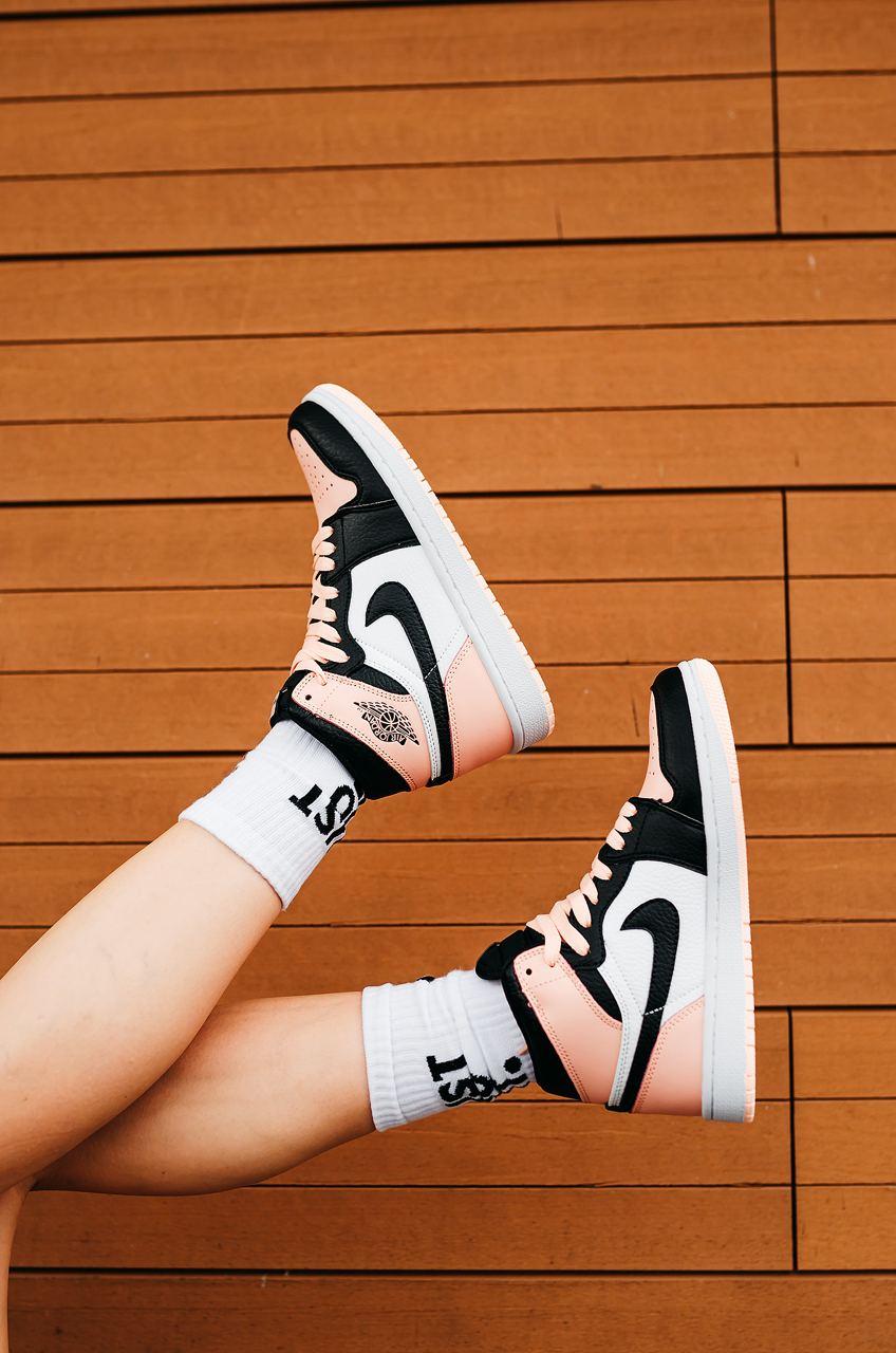 Nike Air Jordan 1 Retro High Patent Pink
