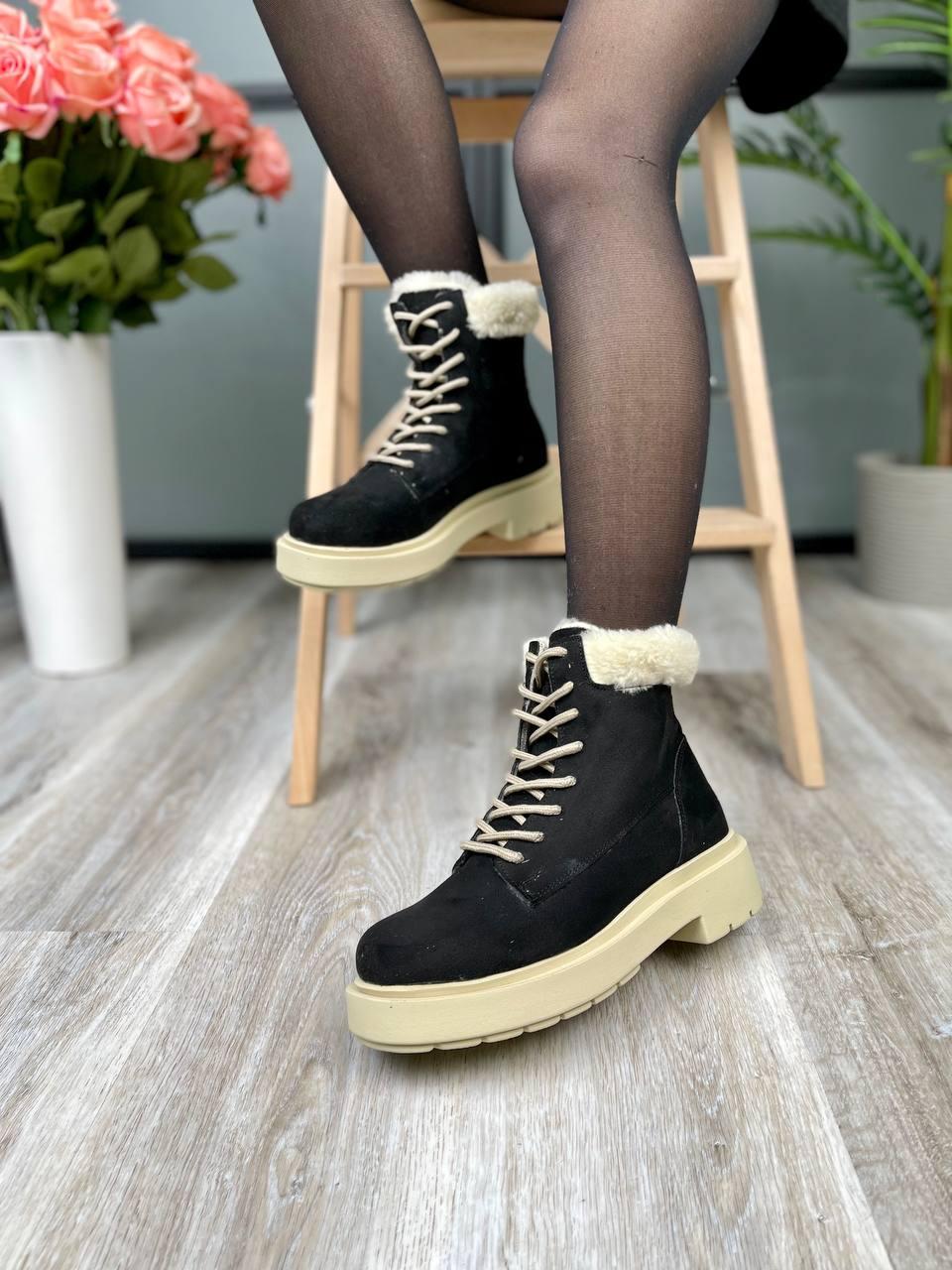 Suede Boots Low Black Collar