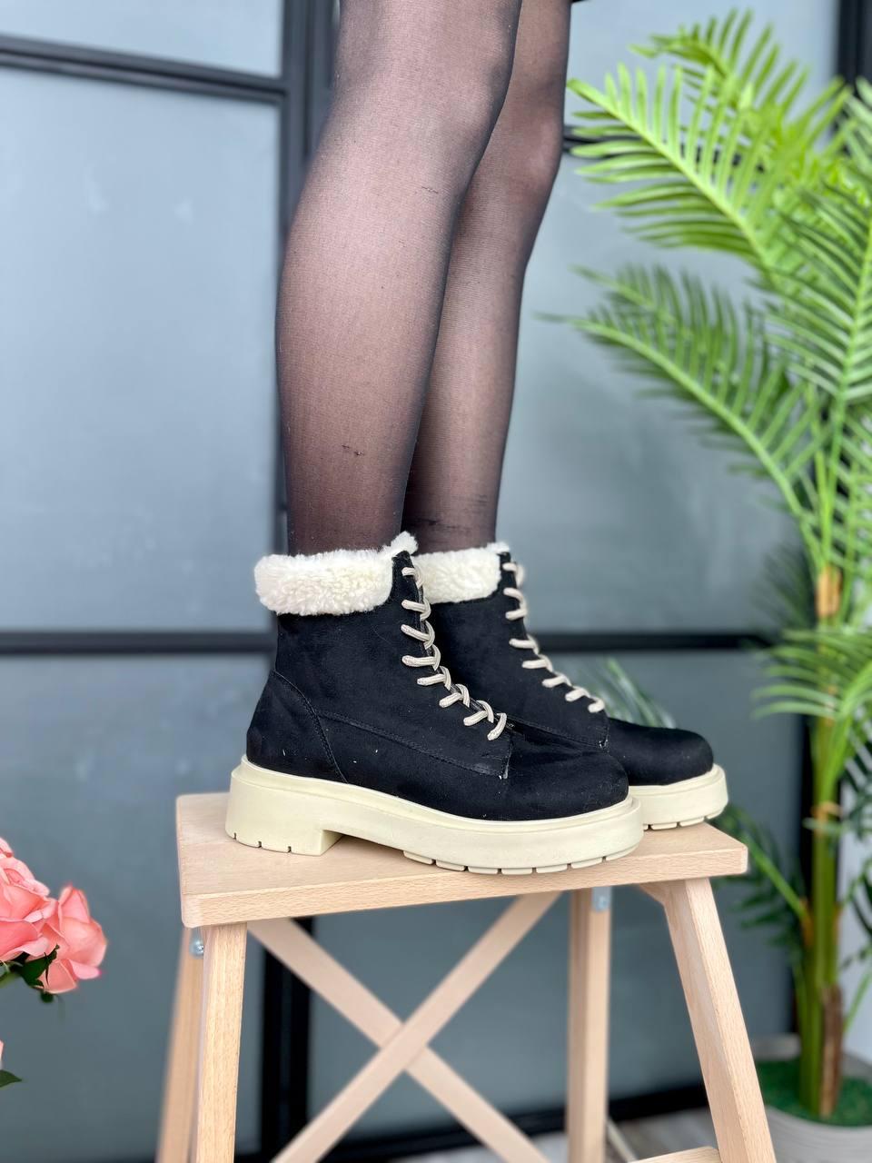 Suede Boots Low Black Collar