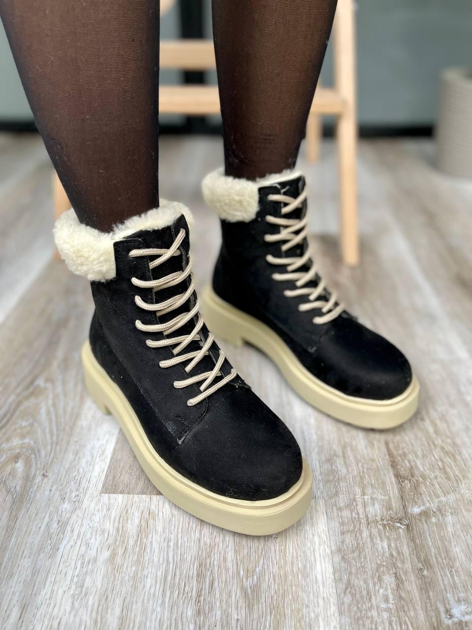 Suede Boots Low Black Collar