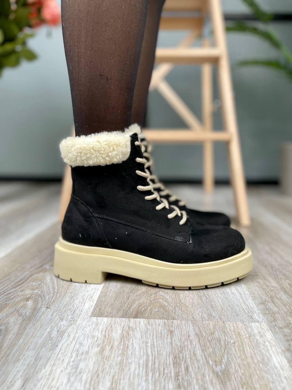 Suede Boots Low Black Collar