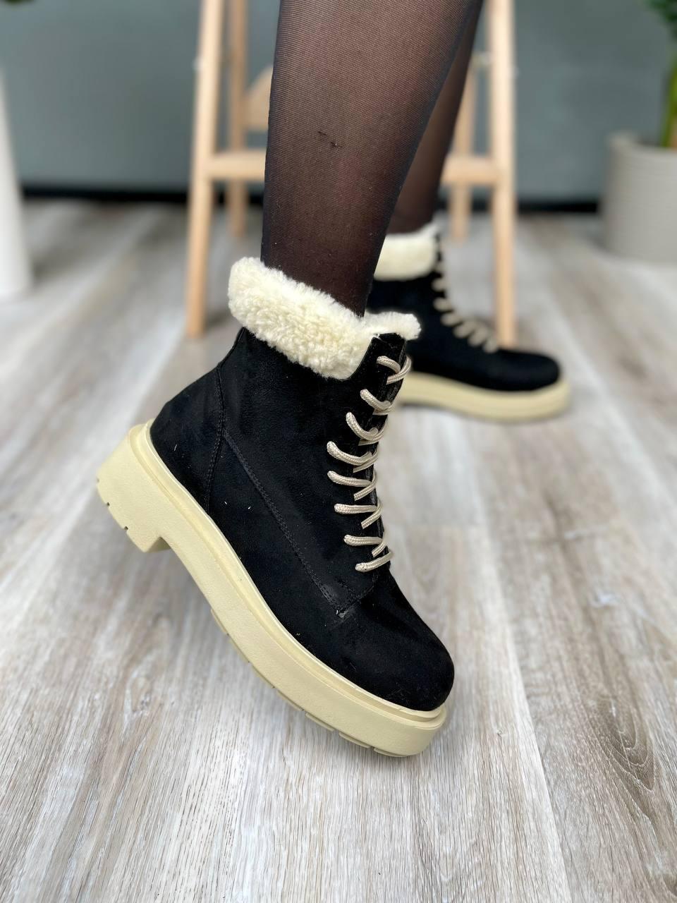 Suede Boots Low Black Collar