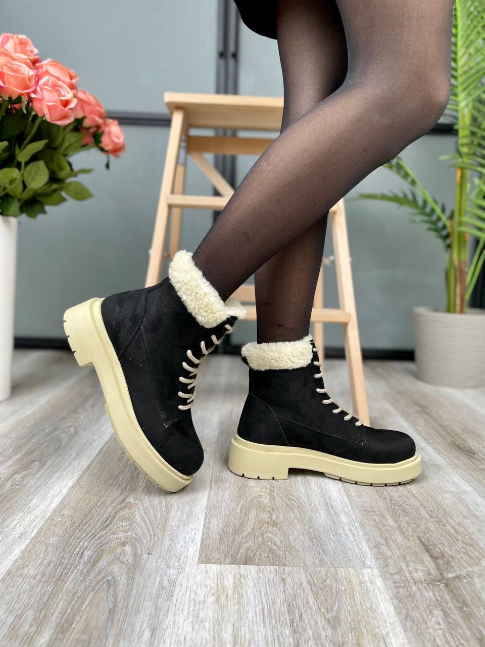 Suede Boots Low Black Collar