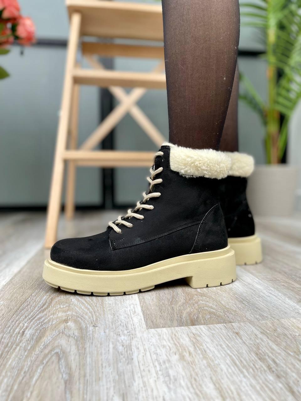 Suede Boots Low Black Collar