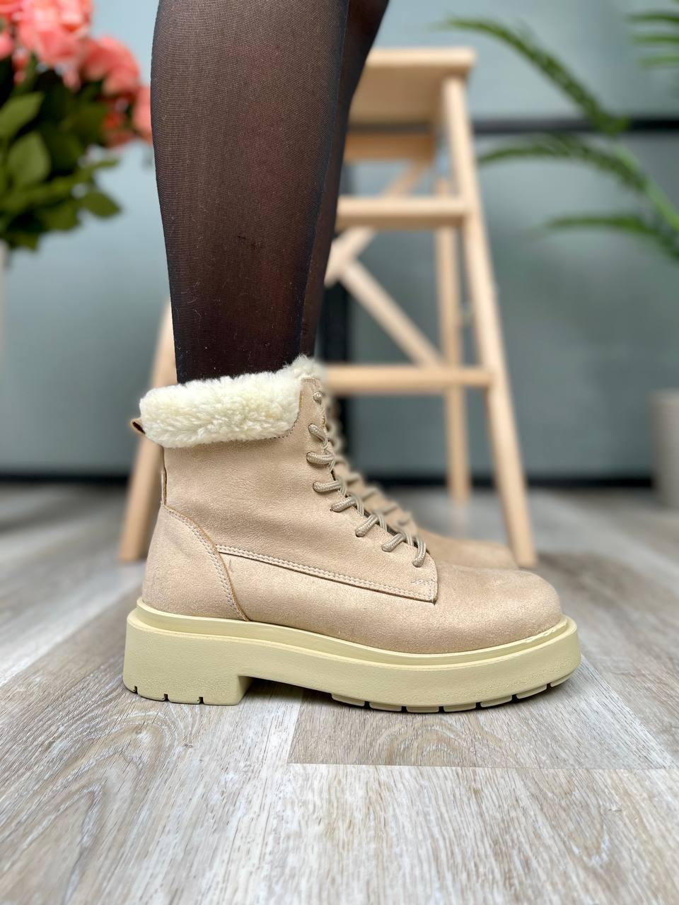Suede Boots Low Beige Collar