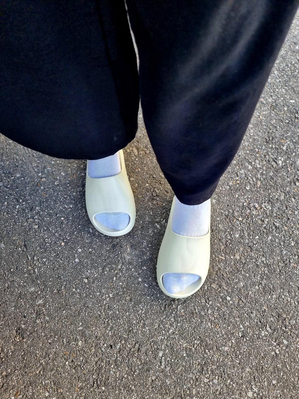 Adidas Yeezy Slide Light Beige