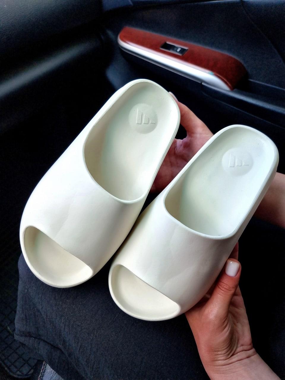 Adidas Yeezy Slide Light Beige