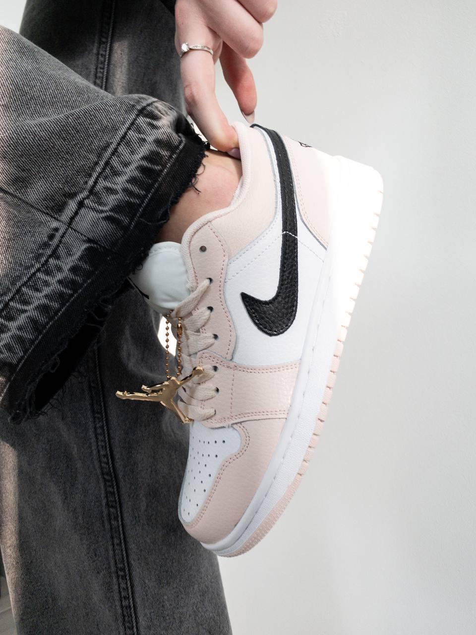 Nike Air Jordan Retro 1 Low Pink