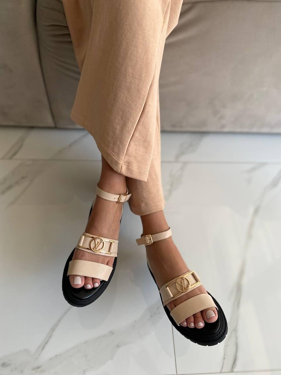 Louis Vuitton Beige Black