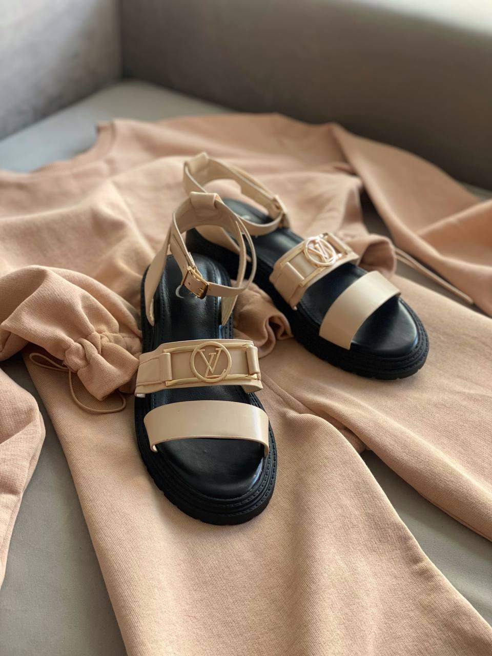 Louis Vuitton Beige Black