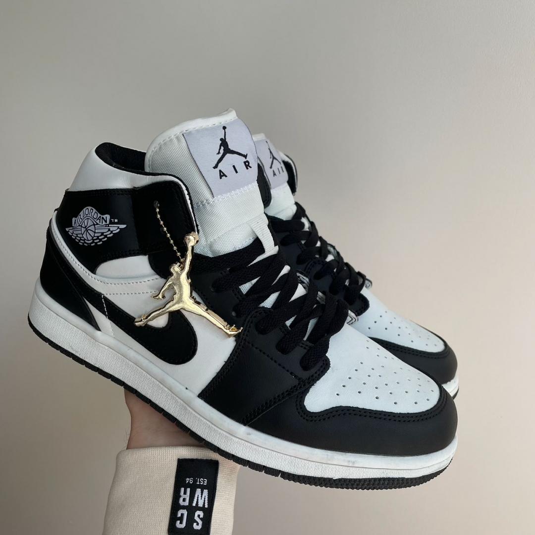 Nike Air Jordan 1 Retro Mid Black White 2.0