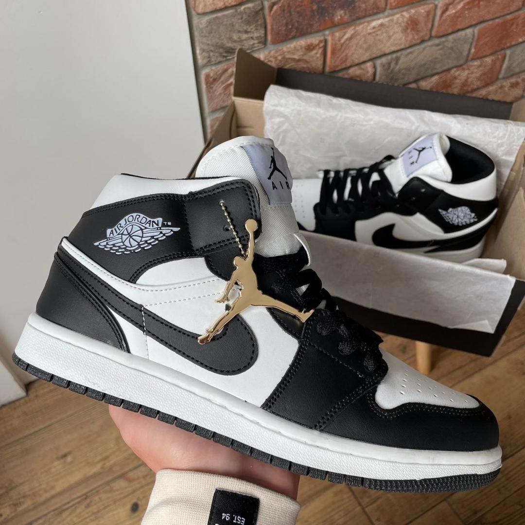 Nike Air Jordan 1 Retro Mid Black White 2.0