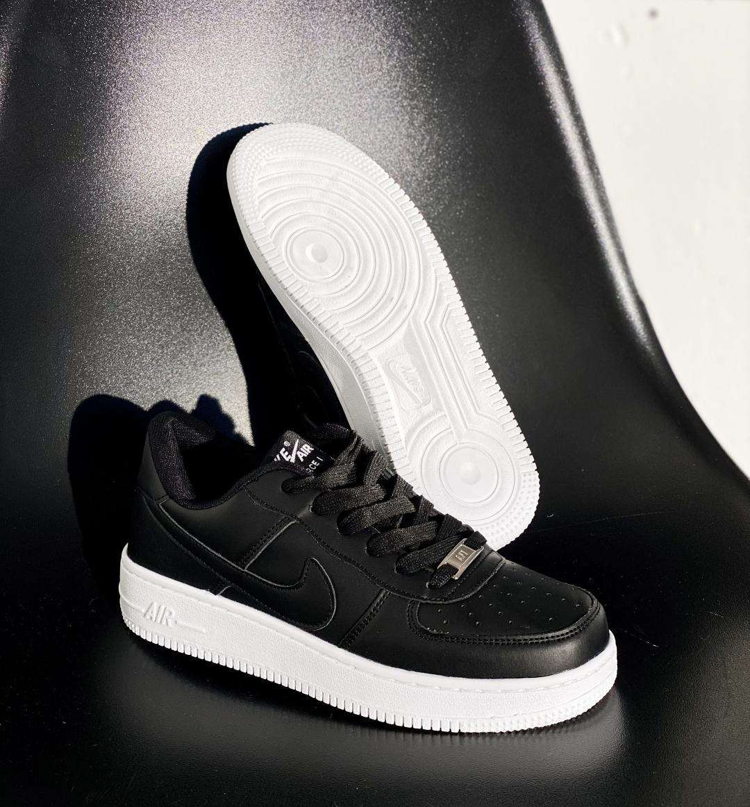 Nike Air Force 1 Black White Sole