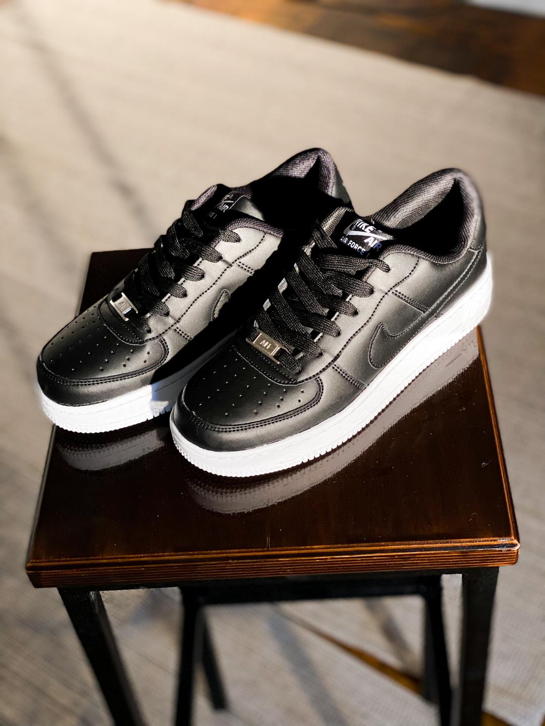 Nike Air Force 1 Black White Sole