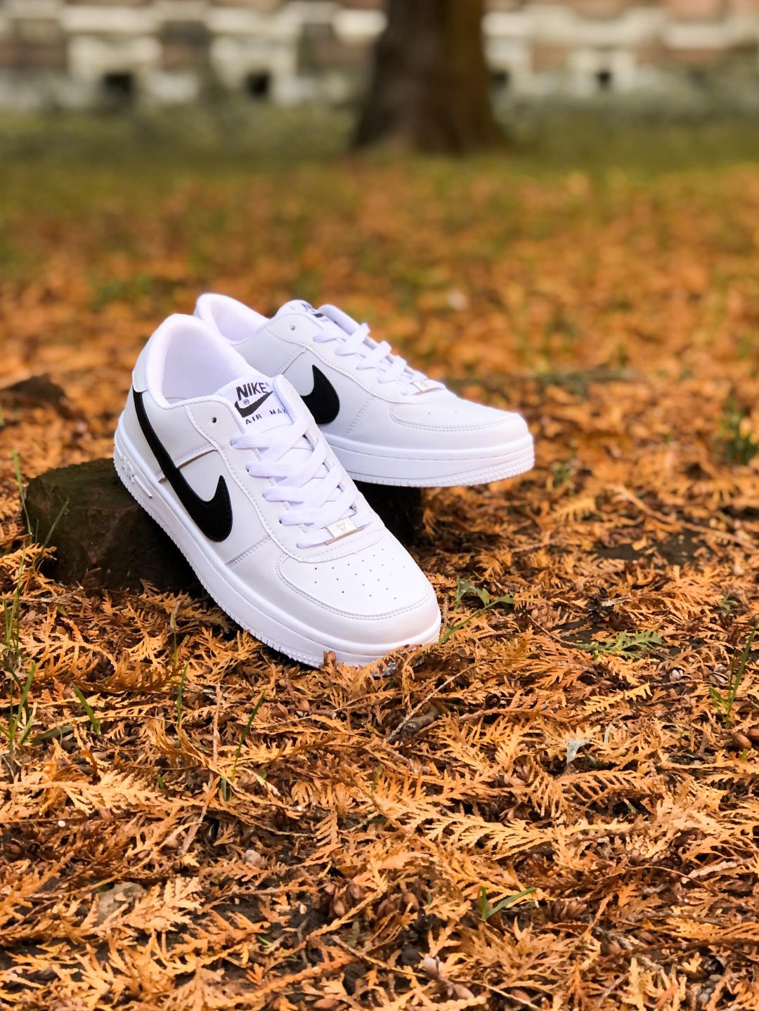 Nike Air Force 1 White Black Strip