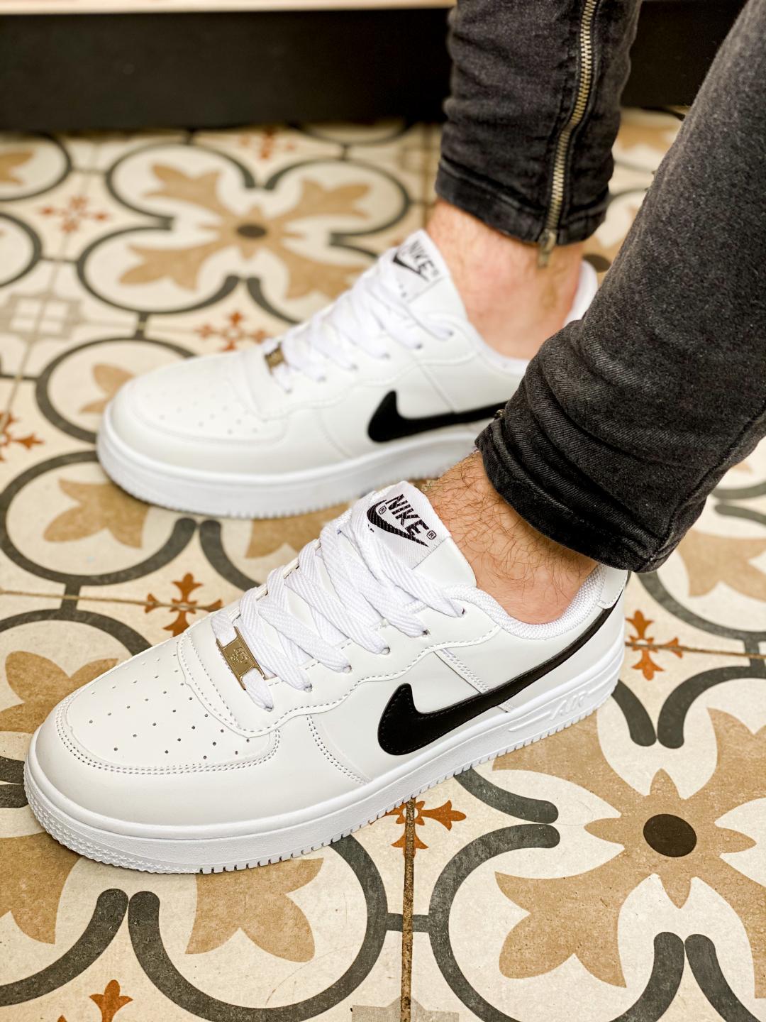 Nike Air Force 1 White Black Strip