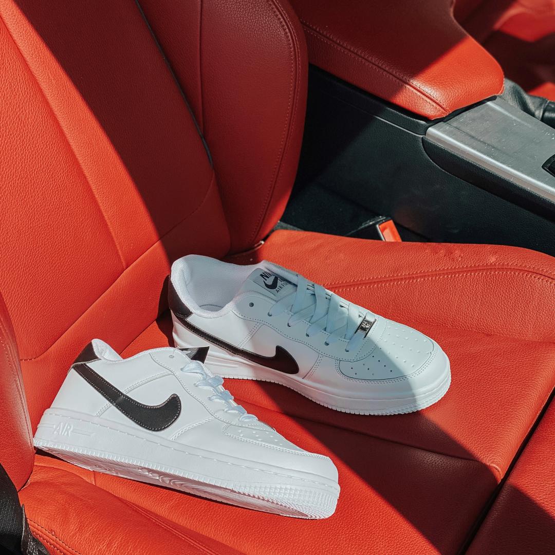 Nike Air Force 1 White Black Strip