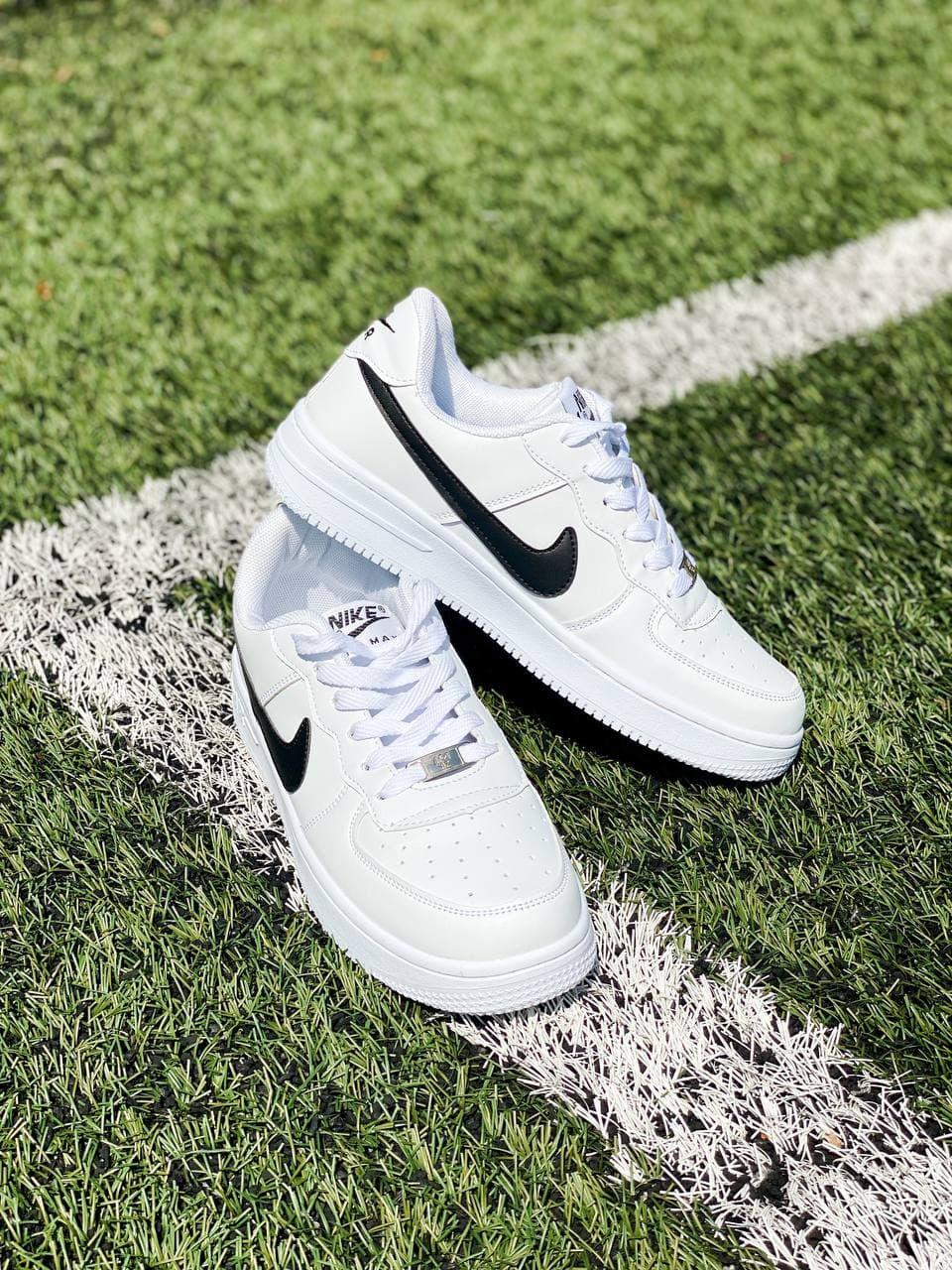 Nike Air Force 1 White Black Strip