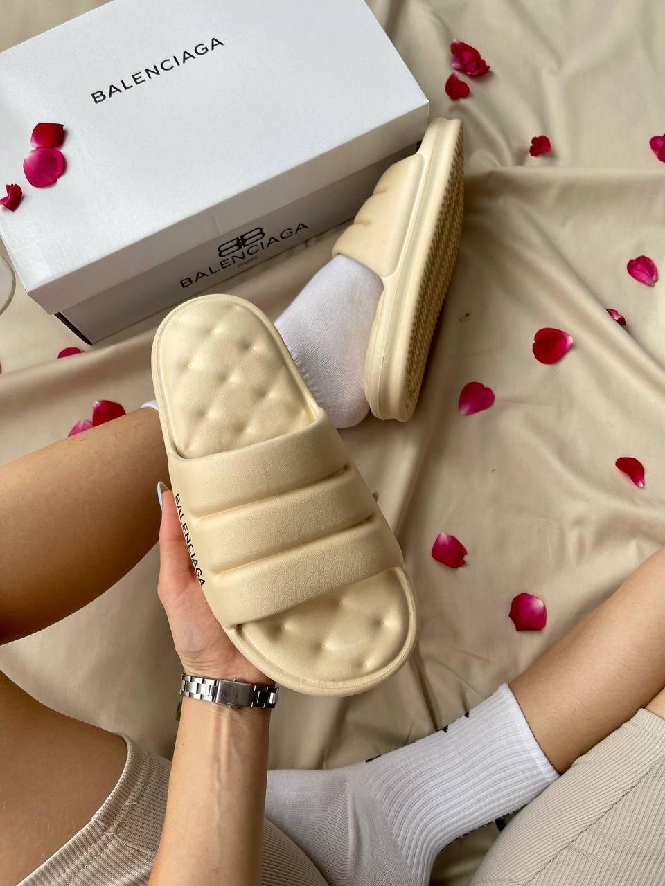 Balenciaga Puffy Slides Beige