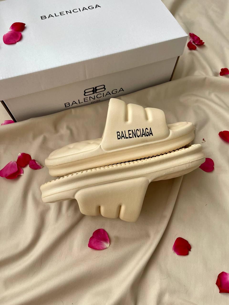 Balenciaga Puffy Slides Beige