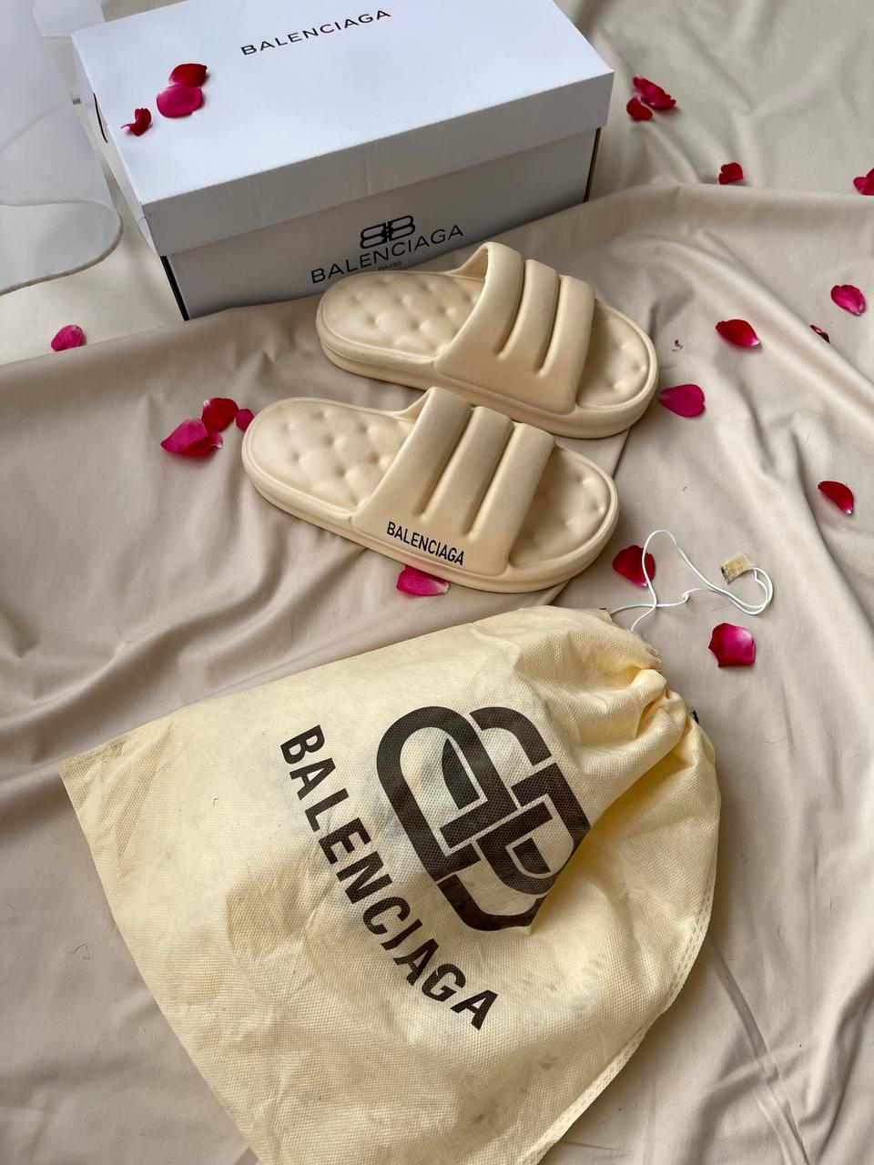 Balenciaga Puffy Slides Beige