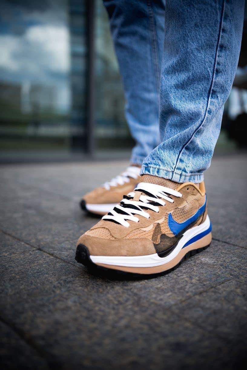 Nike VaporWaffle Sport Fuschia x Sacai Brown