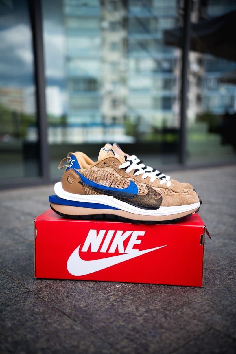 Nike VaporWaffle Sport Fuschia x Sacai Brown