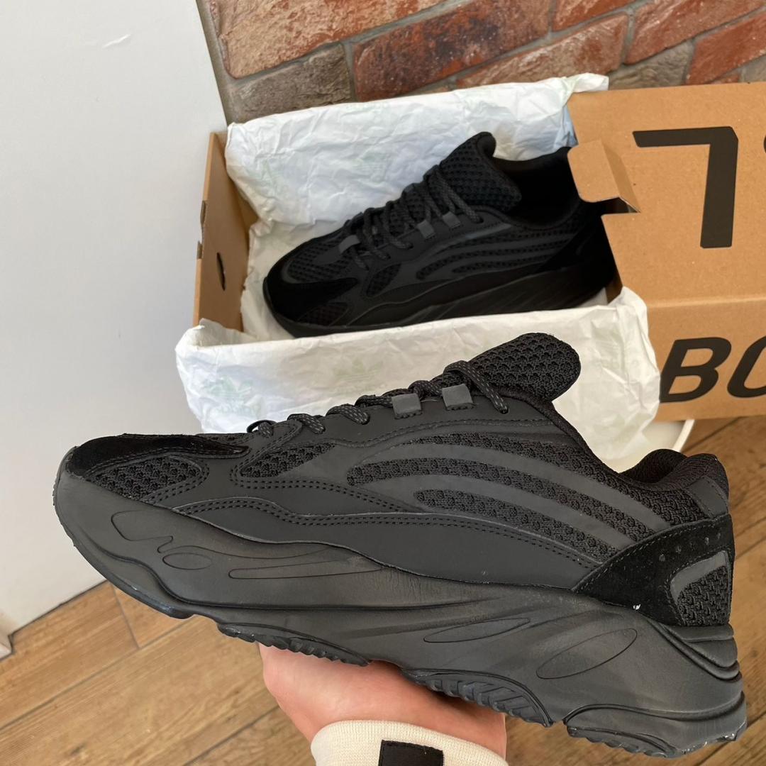 Adidas Yeezy Boost 700 V2 No Logo Black
