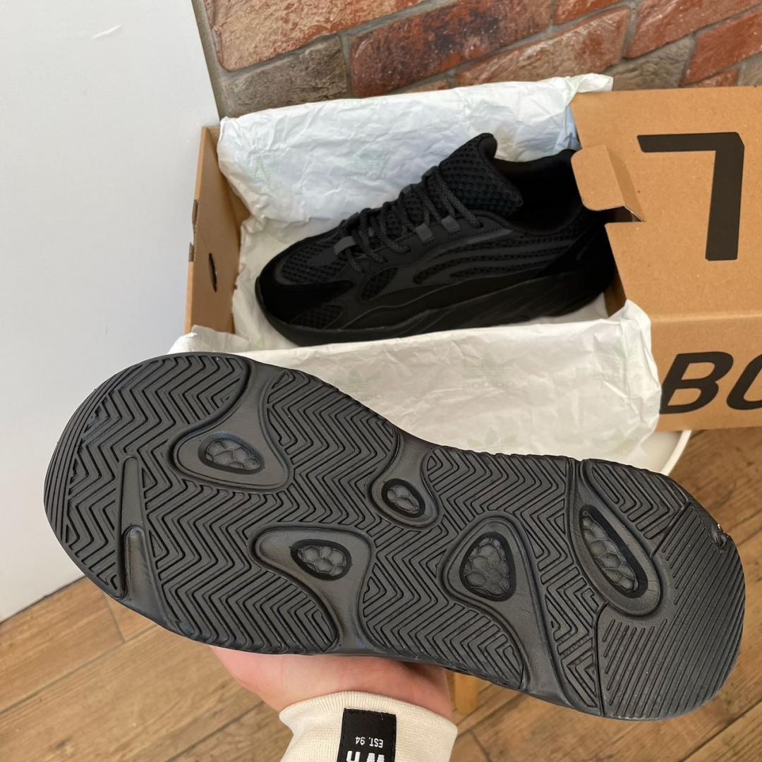 Adidas Yeezy Boost 700 V2 No Logo Black