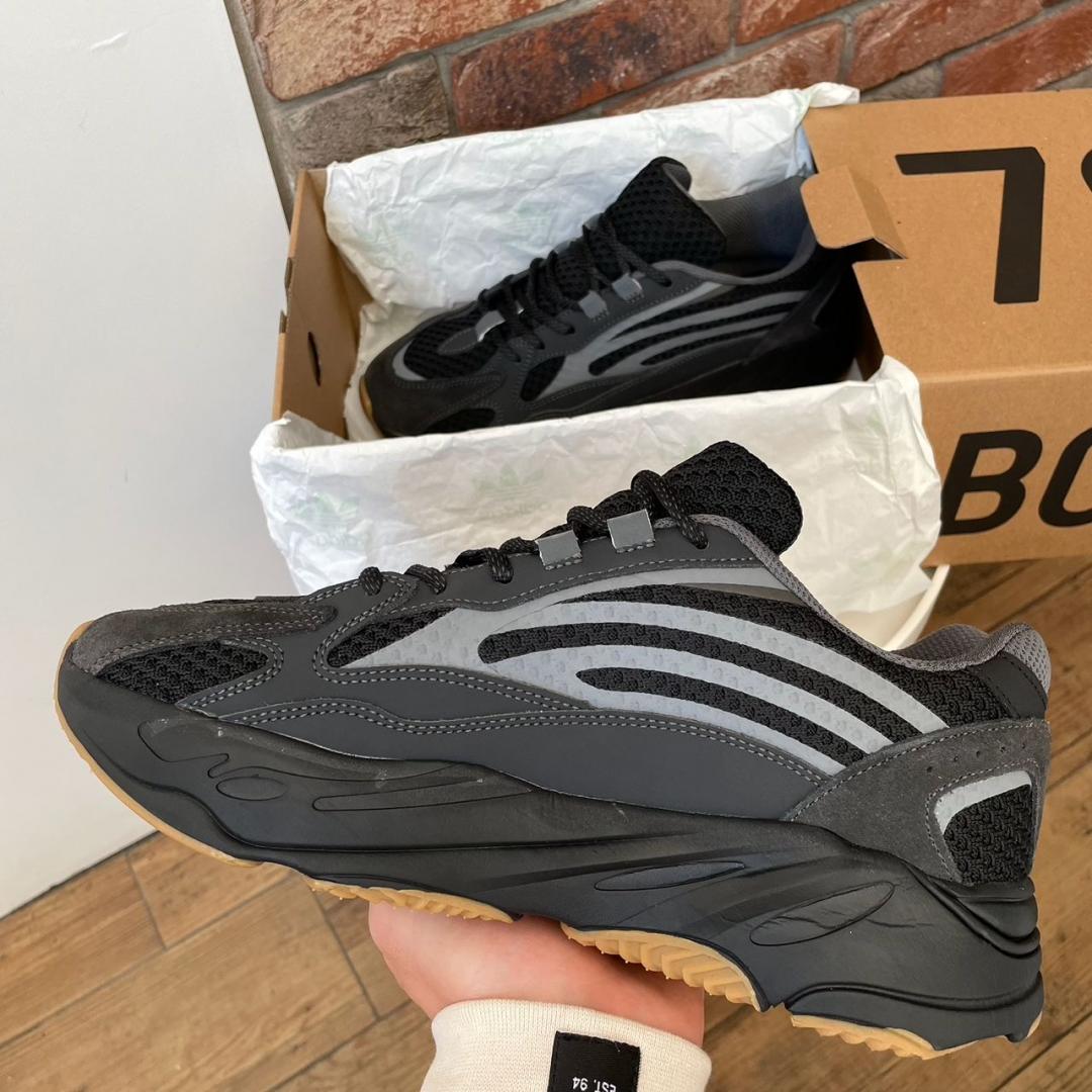 Adidas Yeezy Boost 700 V2 No Logo Grey