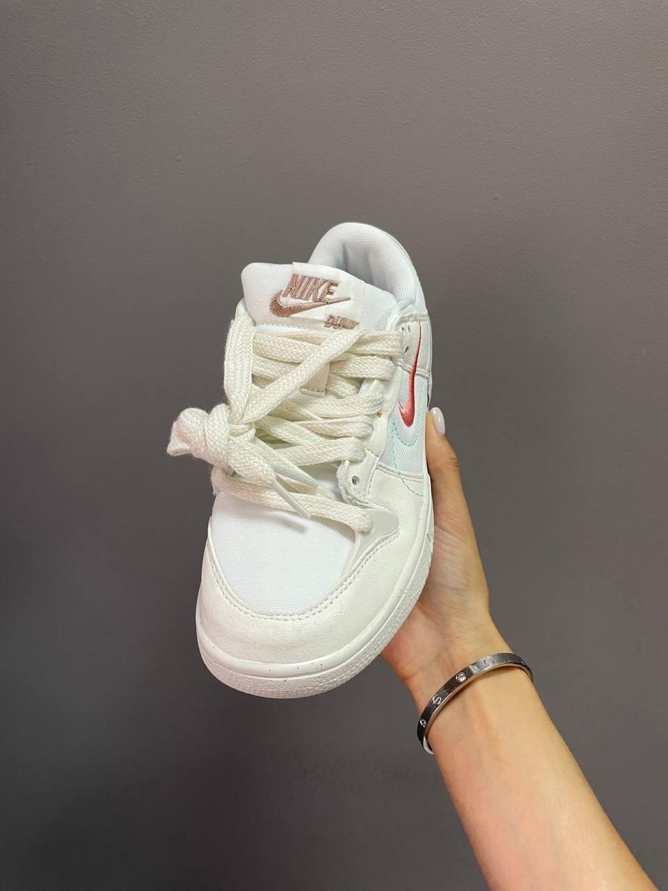 Nike SB Dunk Pale Ivory Pink