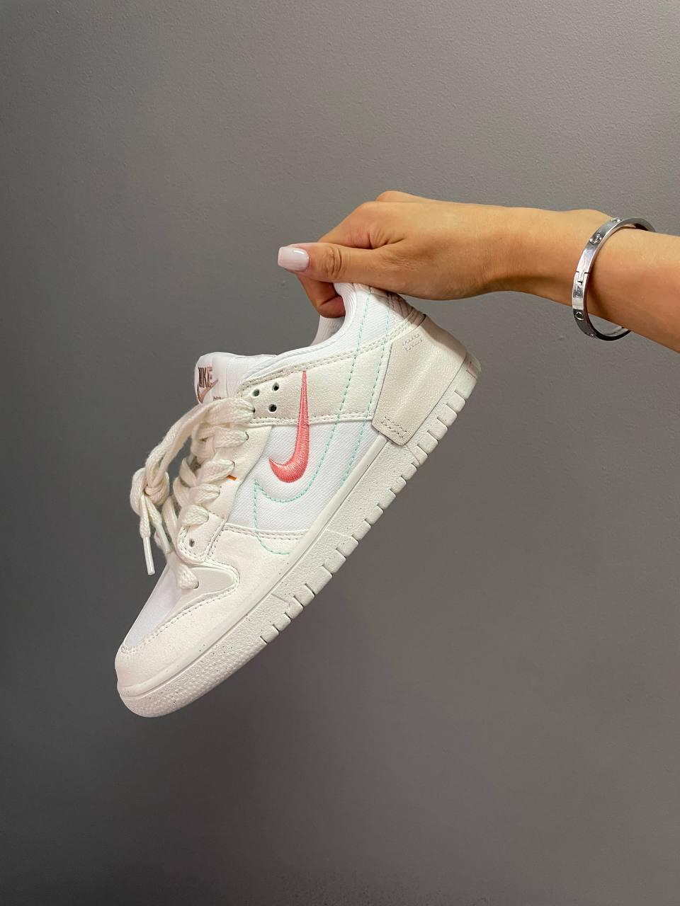 Nike SB Dunk Pale Ivory Pink