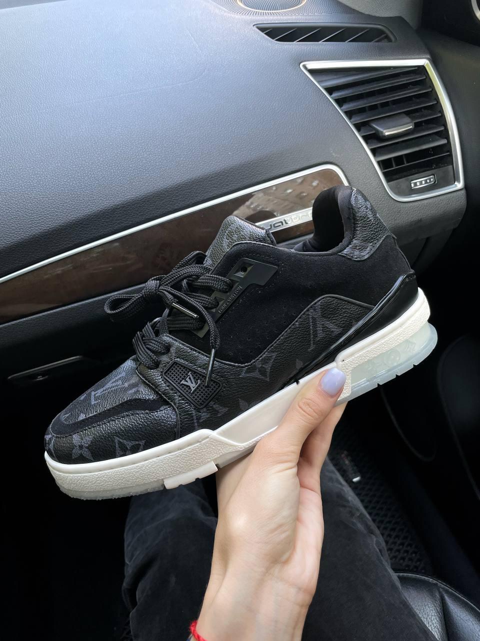 Louis Vuitton Trainer Black White