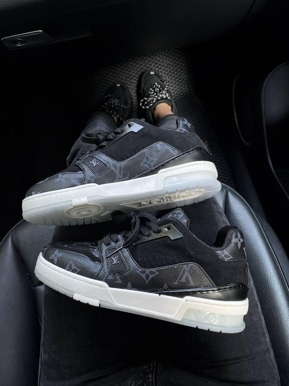 Louis Vuitton Trainer Black White