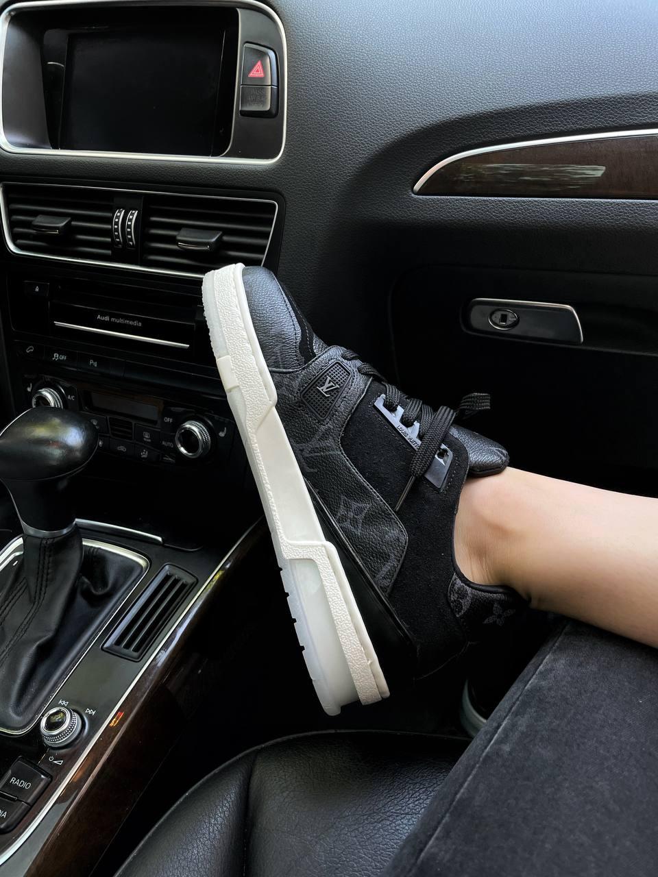 Louis Vuitton Trainer Black White