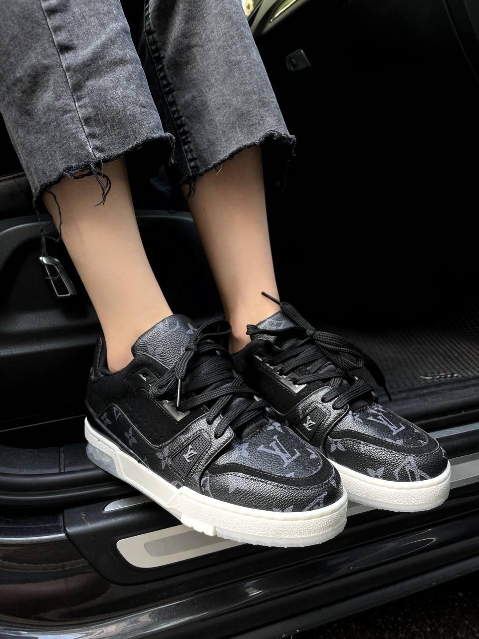 Louis Vuitton Trainer Black White