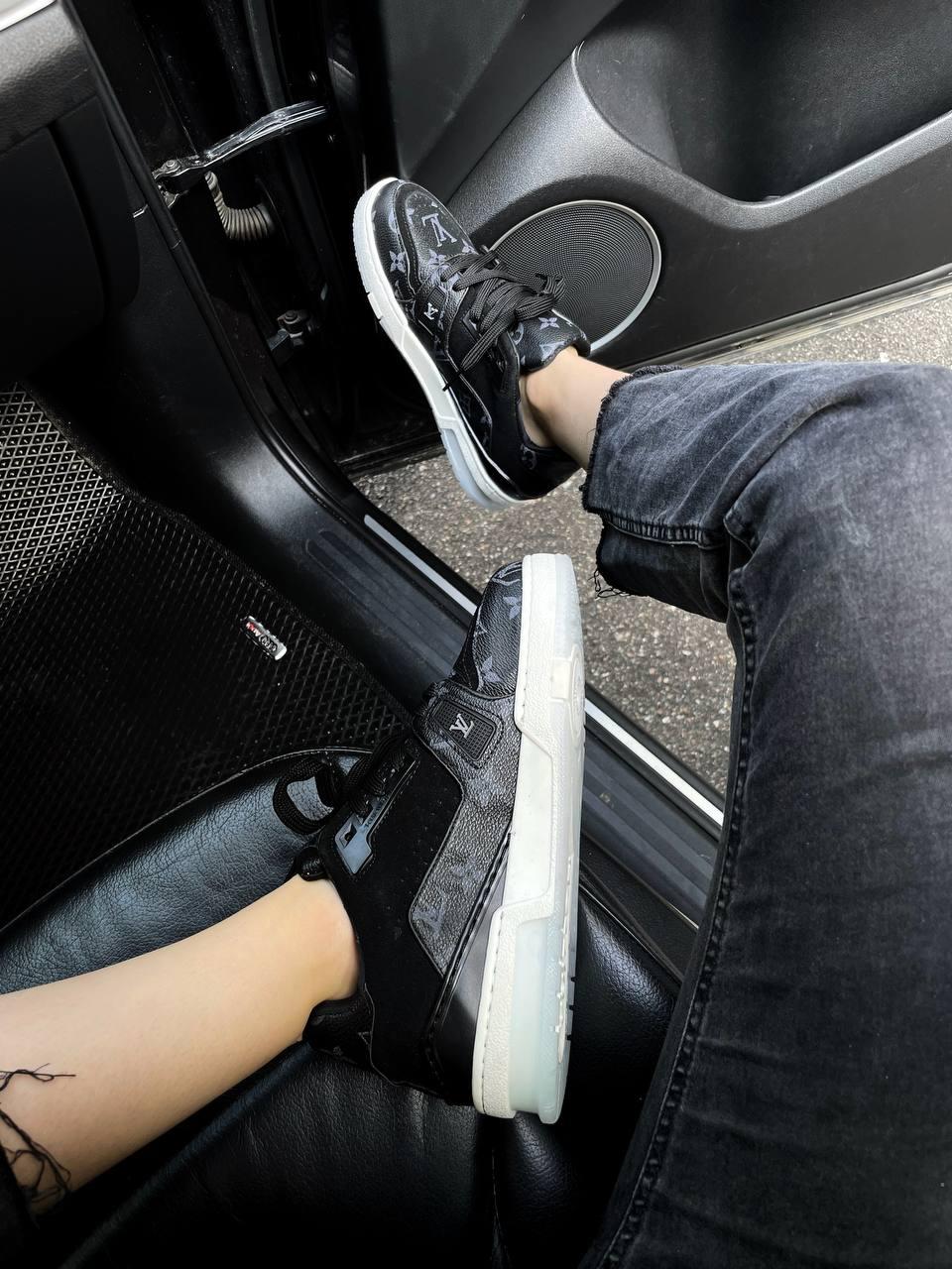 Louis Vuitton Trainer Black White
