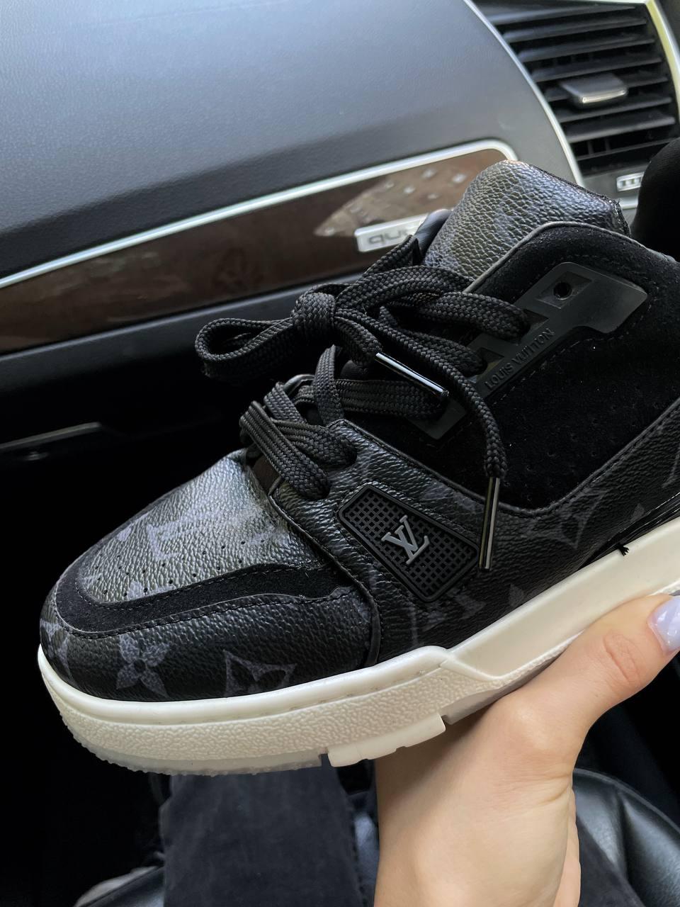 Louis Vuitton Trainer Black White