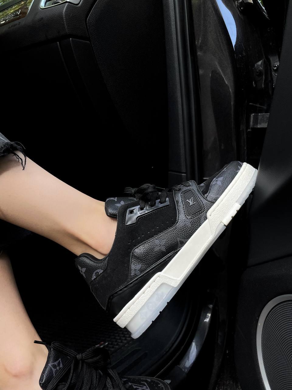 Louis Vuitton Trainer Black White