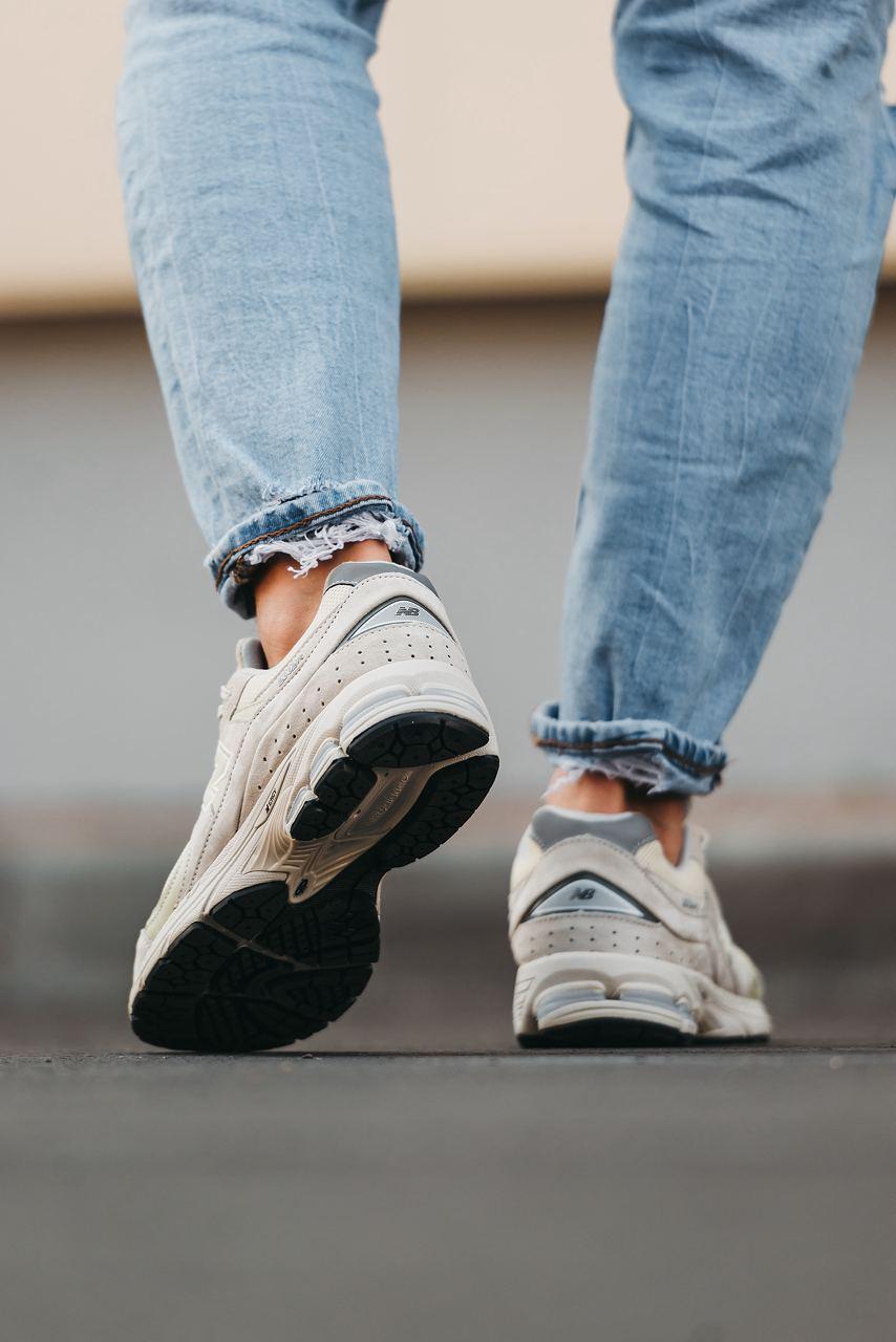 New Balance 2002R Light Aluminum