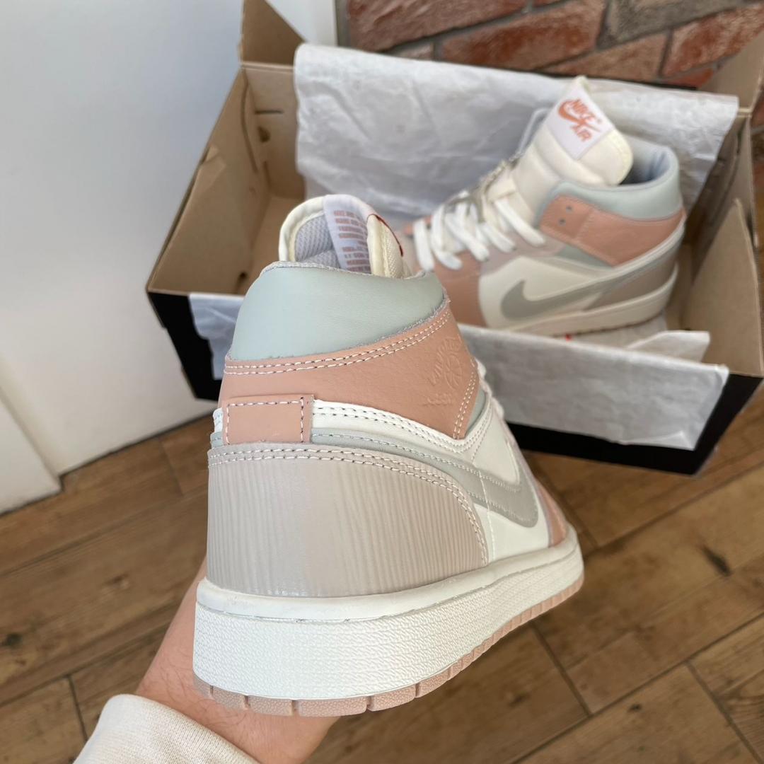 Nike Air Jordan 1 High Retro Beige