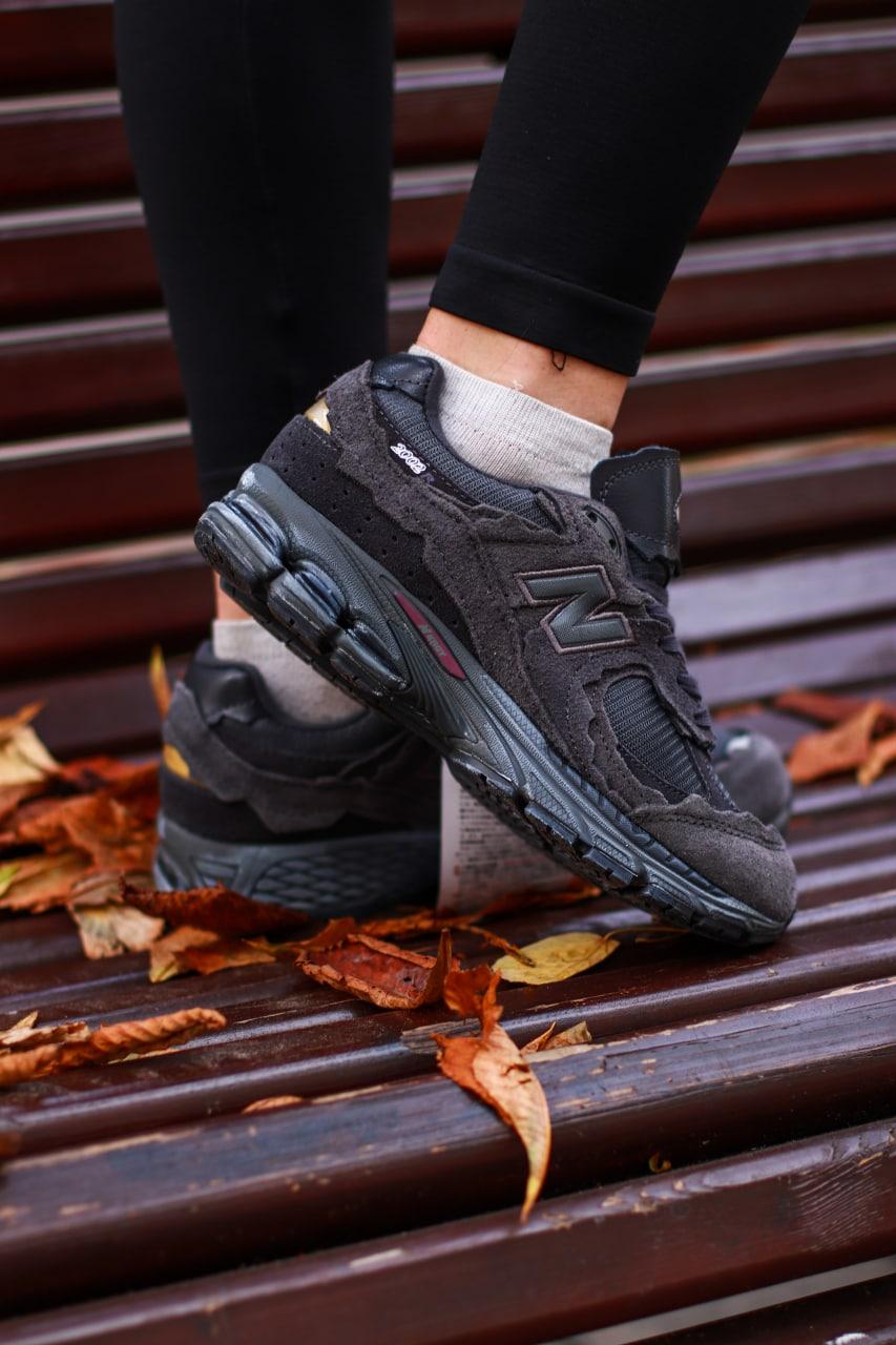 New Balance 2002R Dark