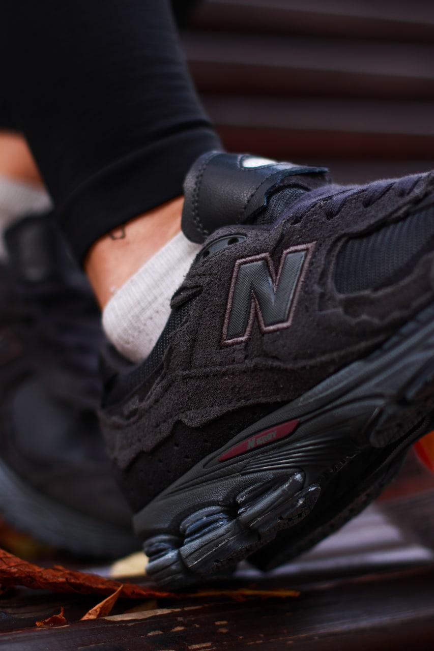 New Balance 2002R Dark