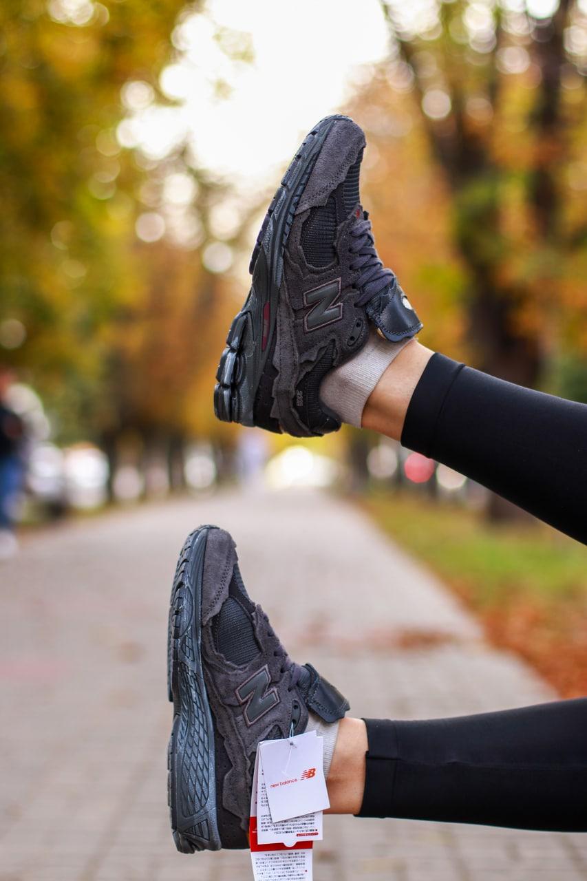 New Balance 2002R Dark