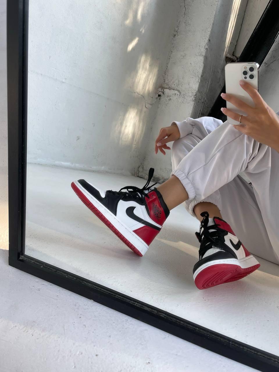 Nike Air Jordan 1 Retro High Red Black Toe