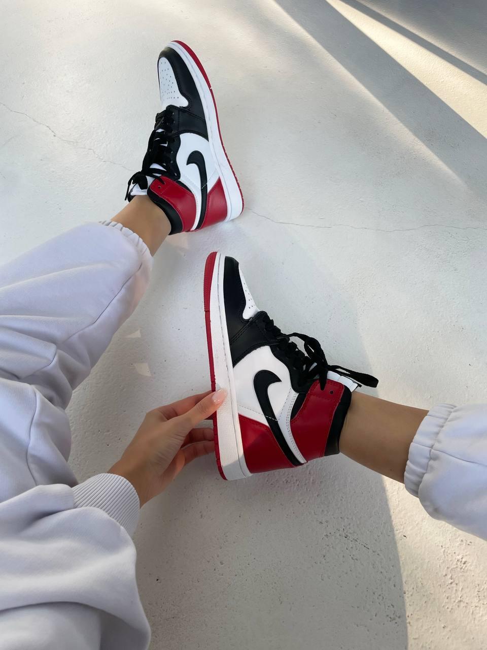 Nike Air Jordan 1 Retro High Red Black Toe