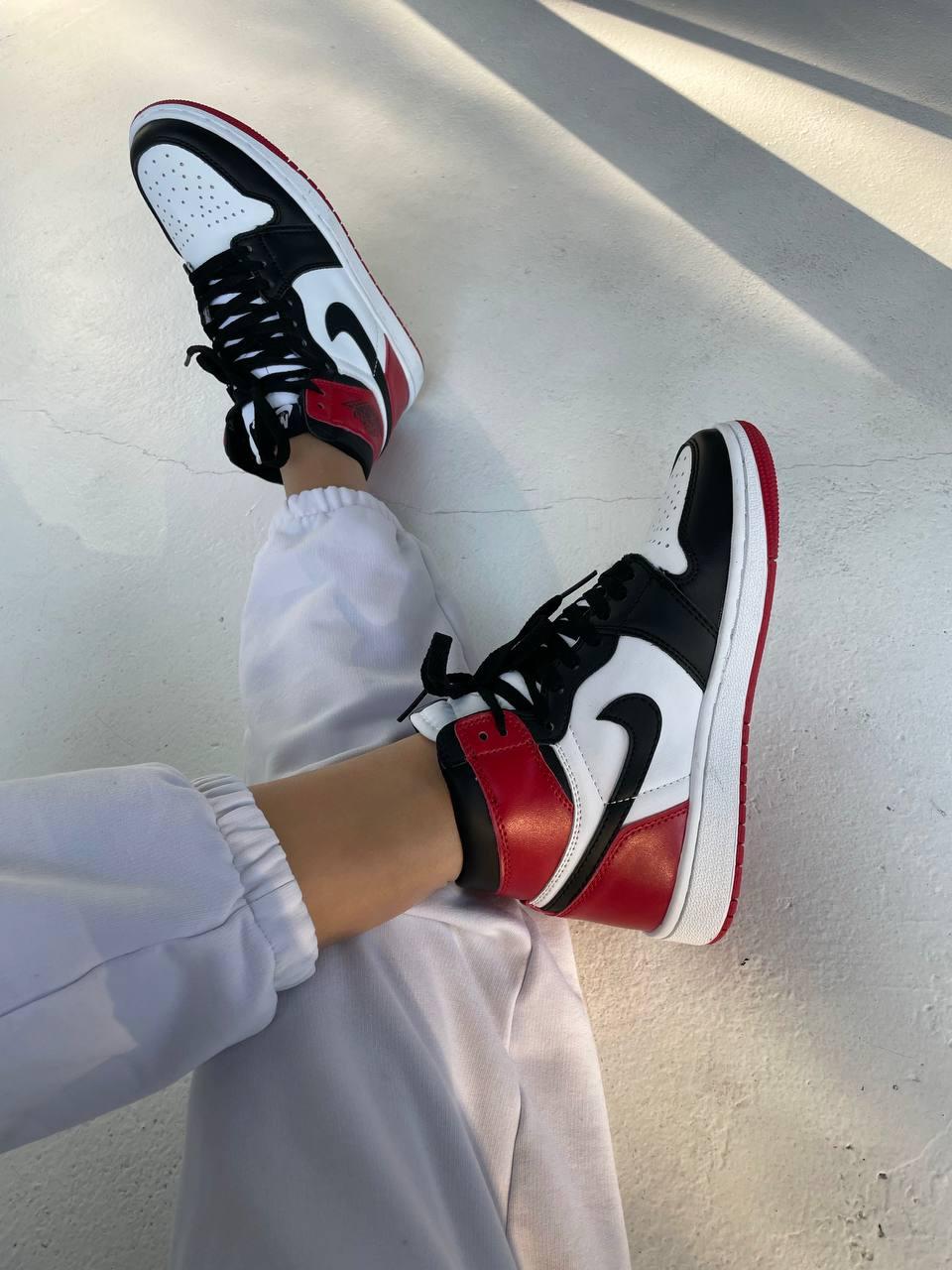Nike Air Jordan 1 Retro High Red Black Toe
