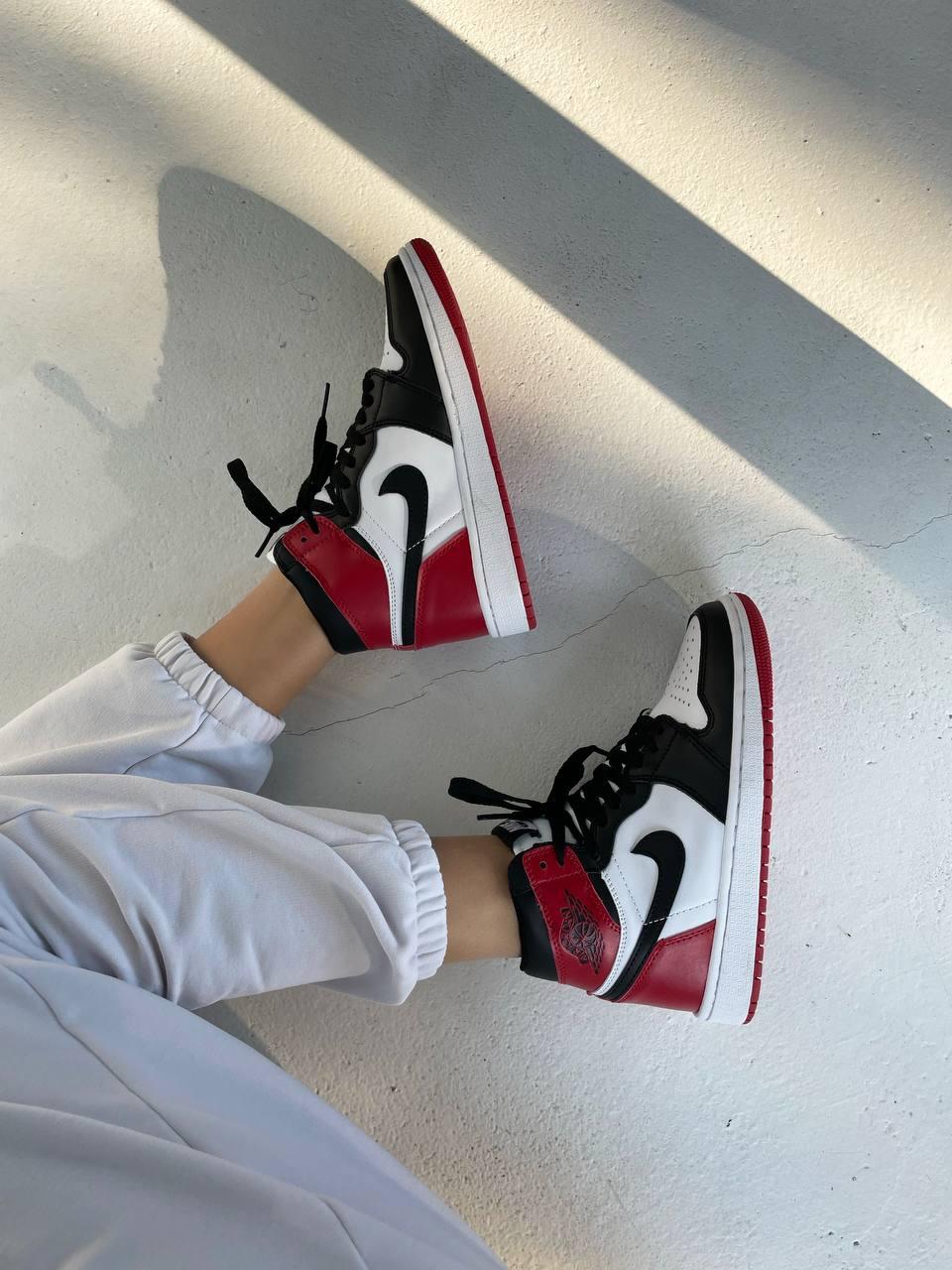 Nike Air Jordan 1 Retro High Red Black Toe