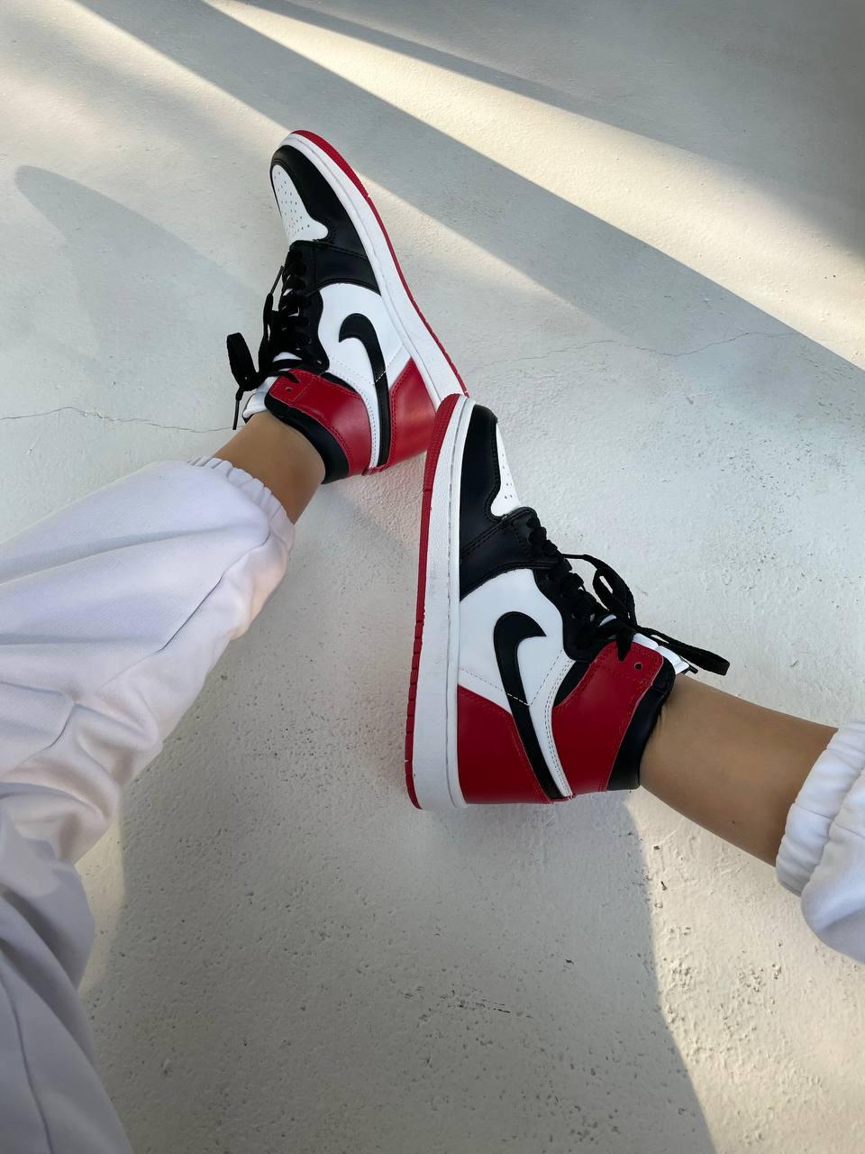 Nike Air Jordan 1 Retro High Red Black Toe