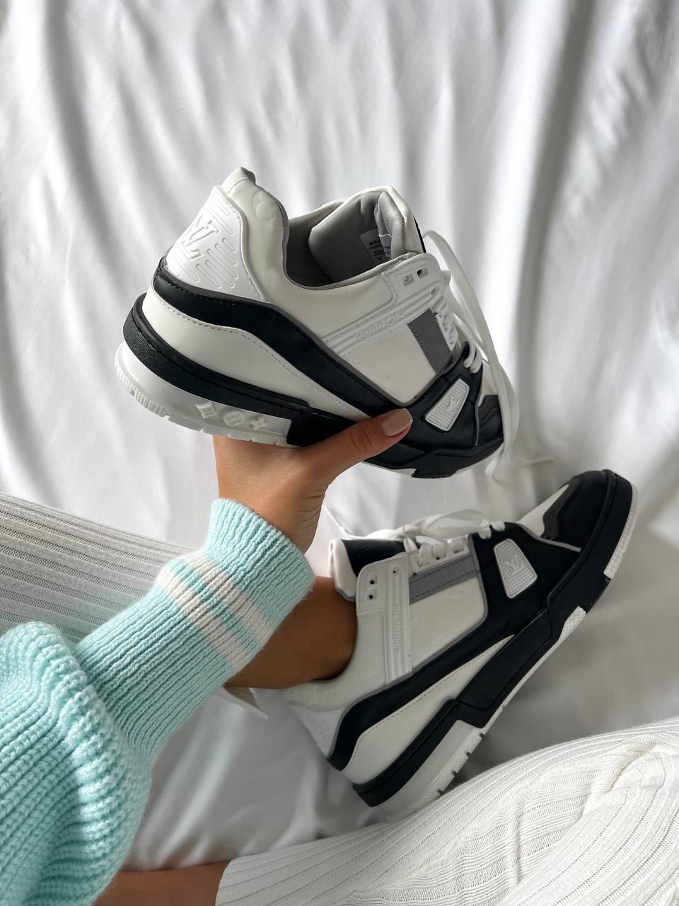 Louis Vuitton Trainer White Black